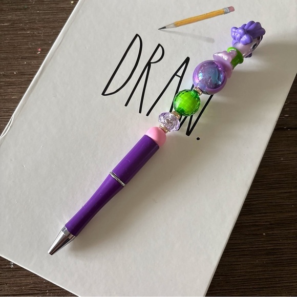 Disney Doorables: Monsters INC.: Celia handmade beaded pen - Picture 2 of 3